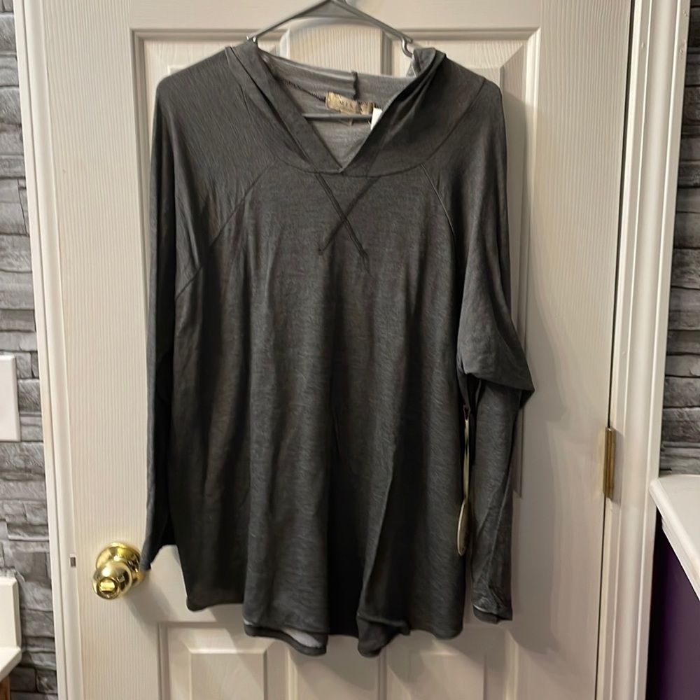 New with tags super soft very lightweight hoodie sz 2x by Misia curvy!!